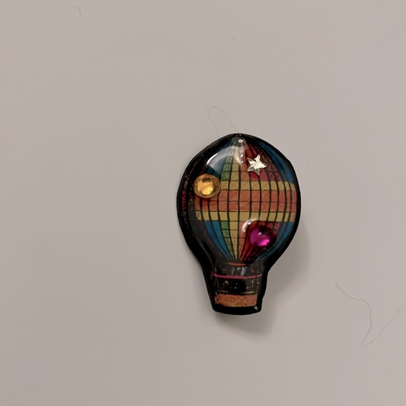 NWOT HOT AIR BALLOON BROOCH - Picture 1 of 4